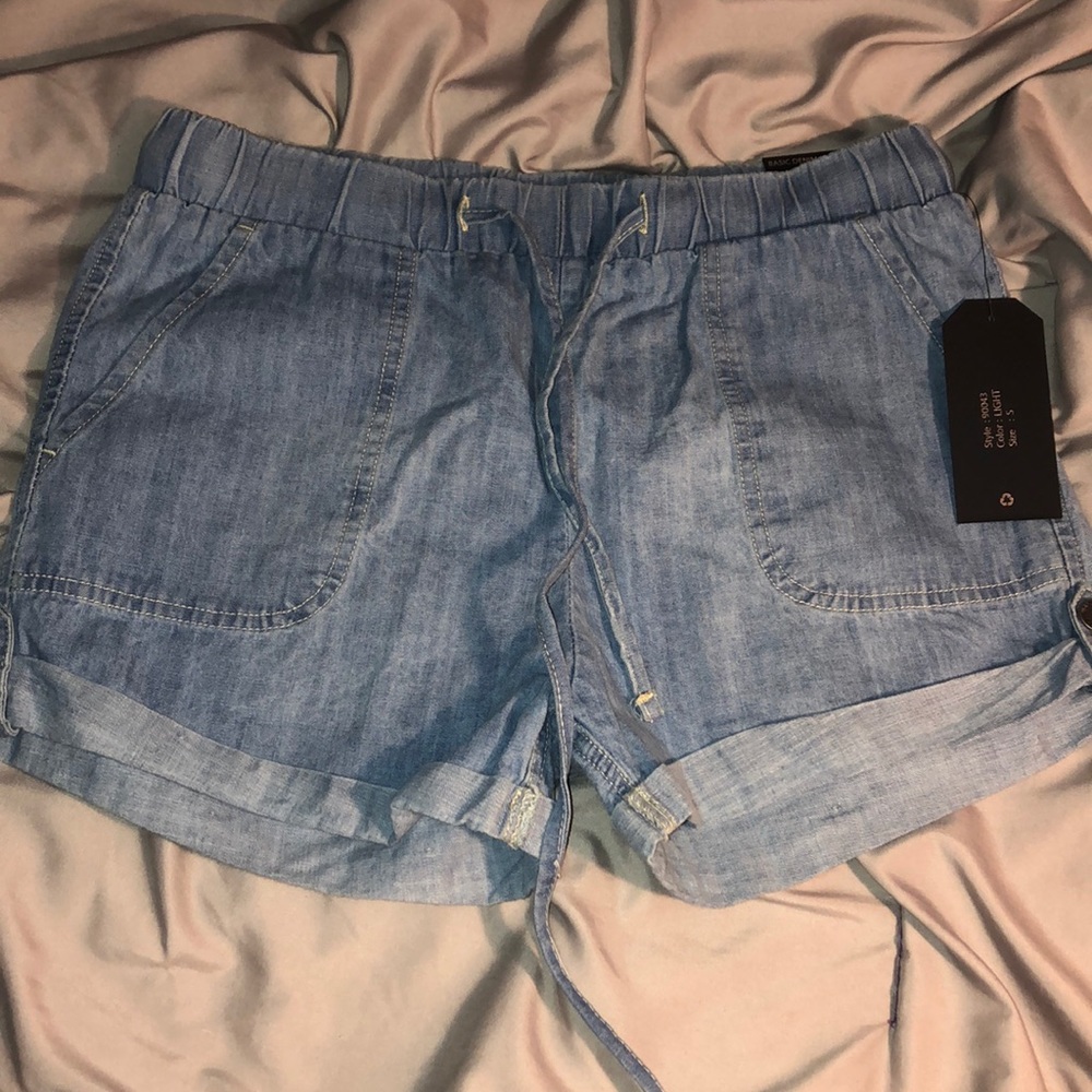 Light wash jean short